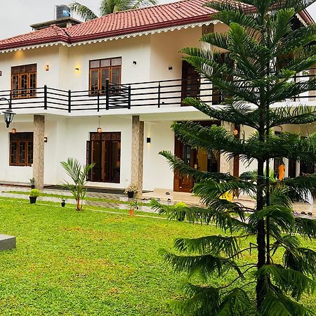 Ahasna Airport Villa Negombo Dış mekan fotoğraf