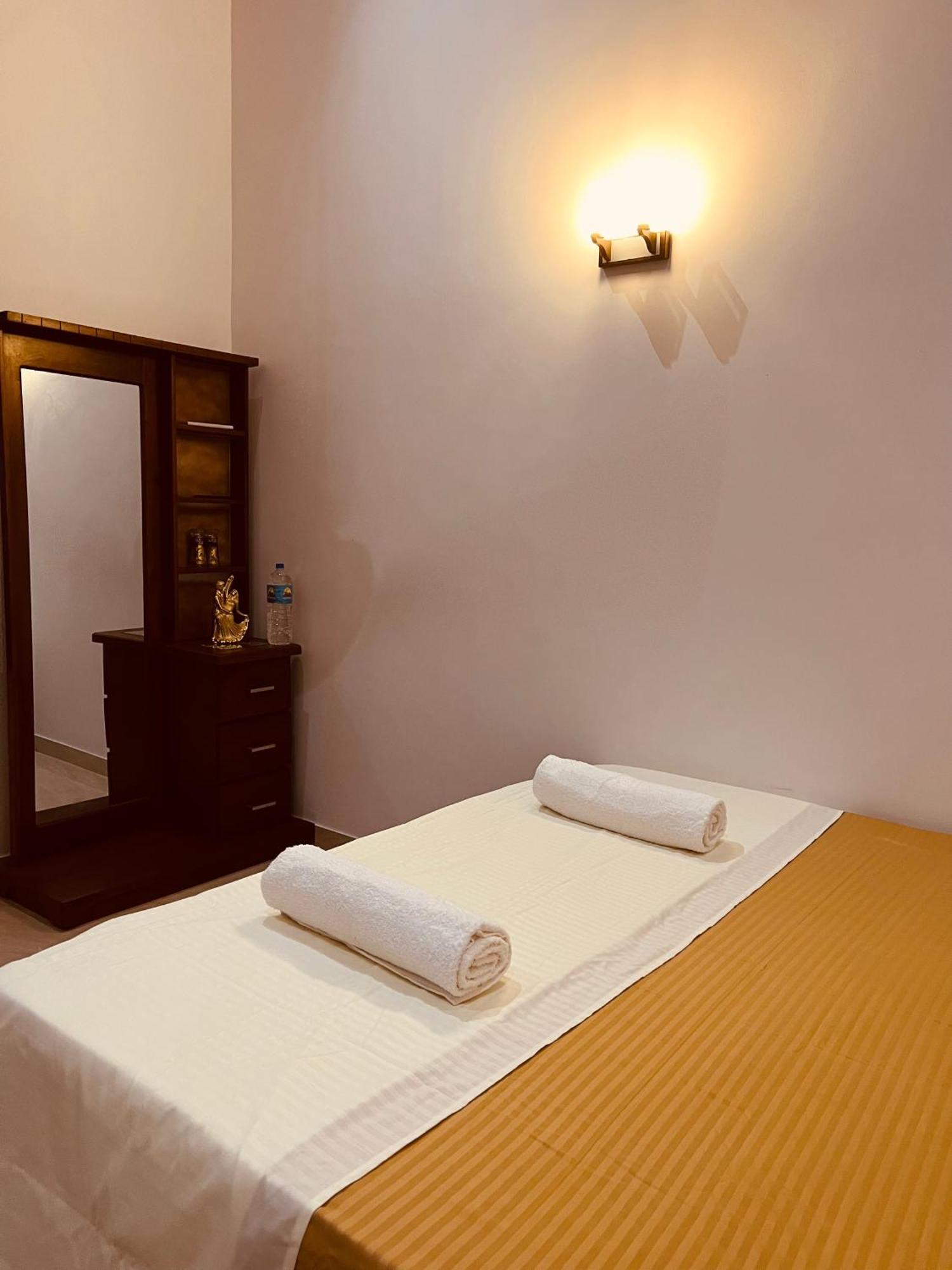 Ahasna Airport Villa Negombo Dış mekan fotoğraf
