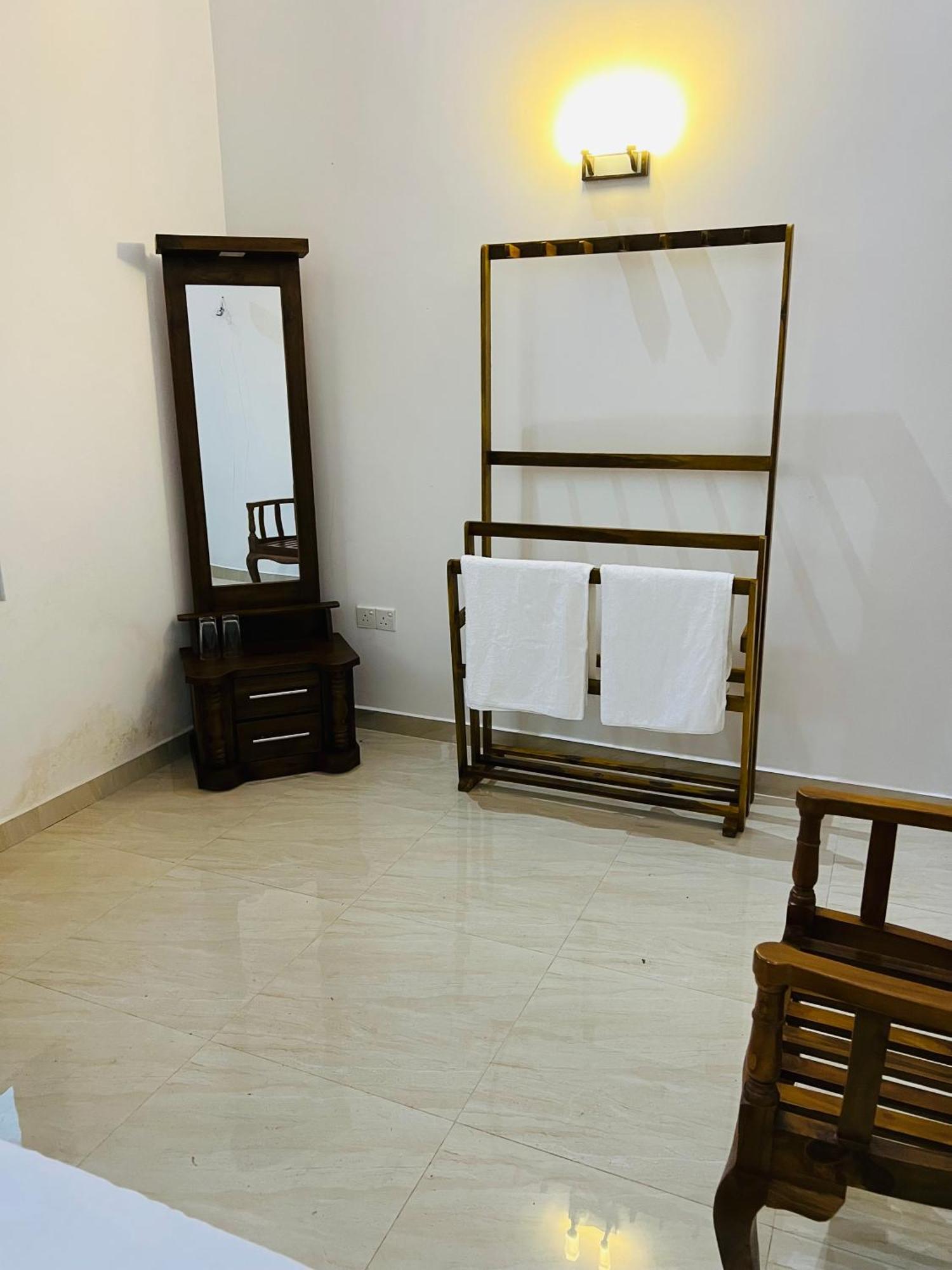 Ahasna Airport Villa Negombo Dış mekan fotoğraf