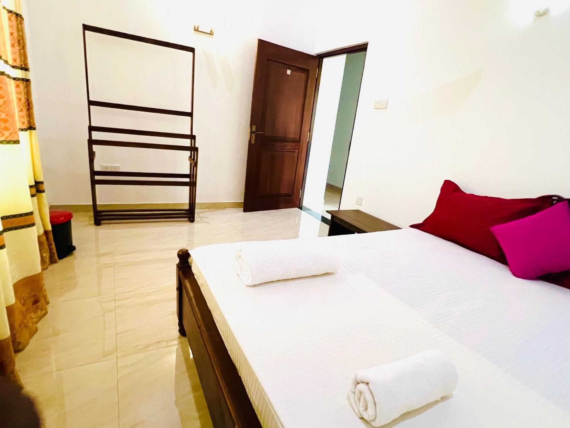Ahasna Airport Villa Negombo Dış mekan fotoğraf
