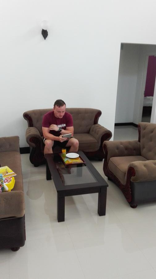 Ahasna Airport Villa Negombo Dış mekan fotoğraf
